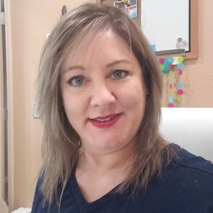 Meet your Posher, Lorie